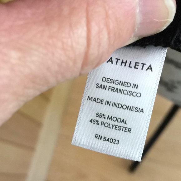 Athleta Back Diamond Cut Out Tank Top. Black. S - Picture 6 of 6